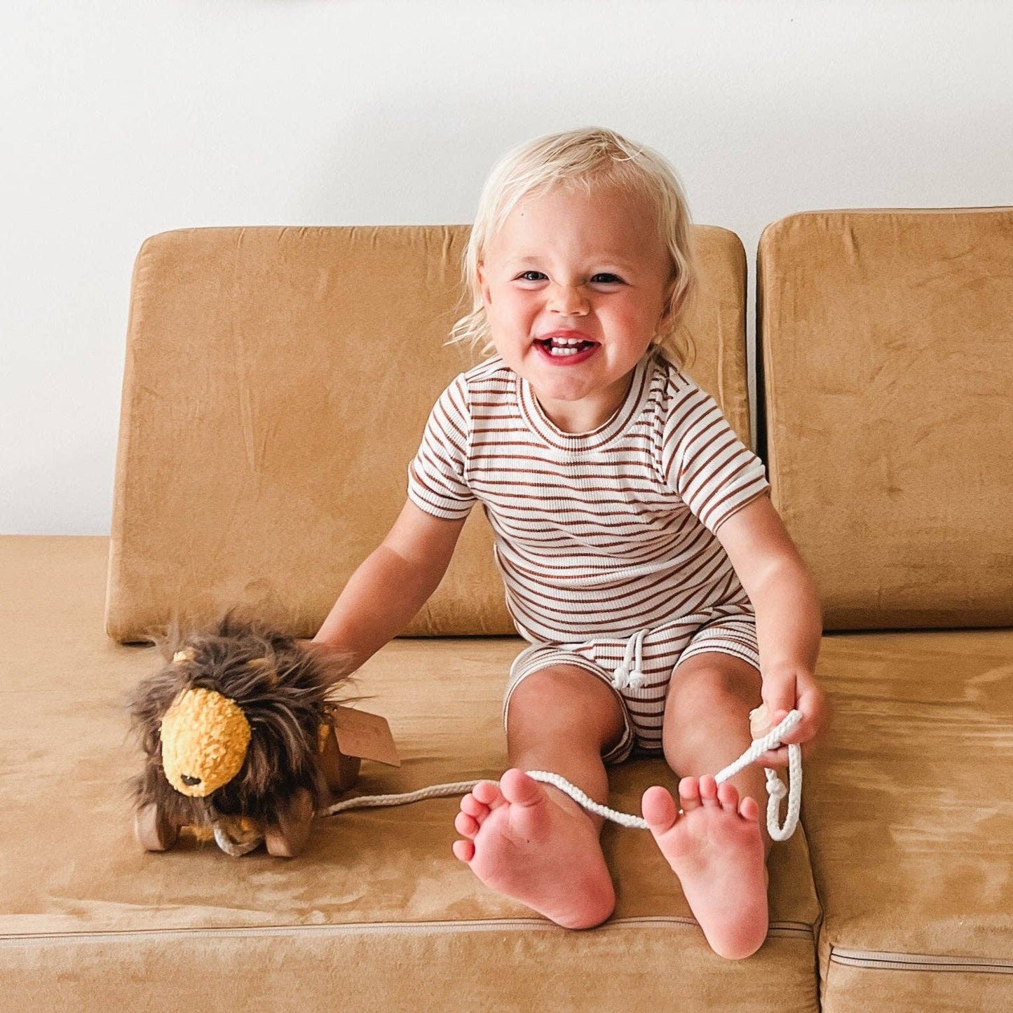 LEO // pull-along toys