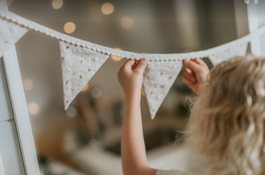 Embroidery Bunting Flag - Daisies