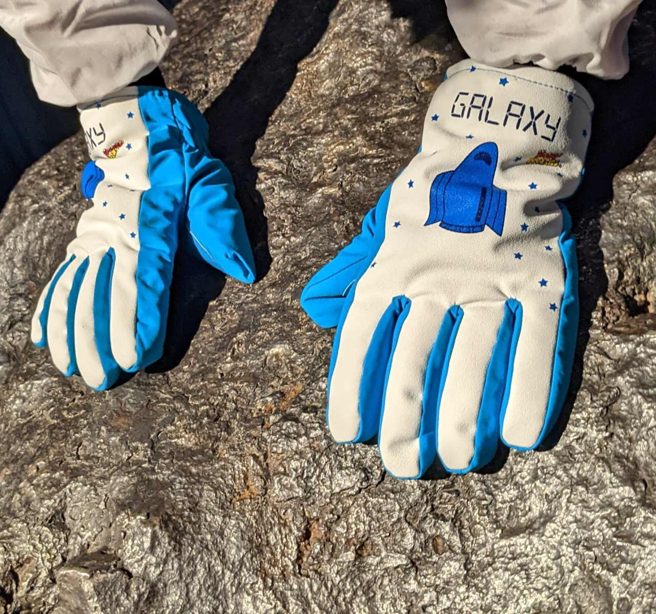 Galaxy Freezy Freakies - Color-Changing Winter Gloves