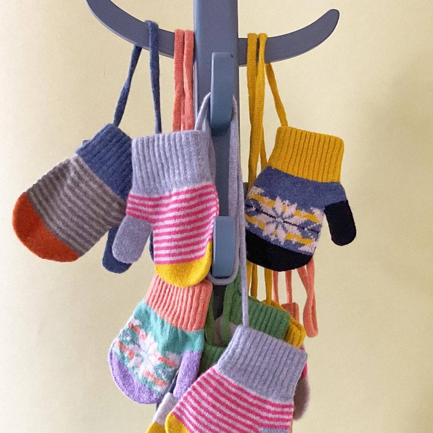 Kids' Patterned Lambswool Mittens: Fair isle - denim blue