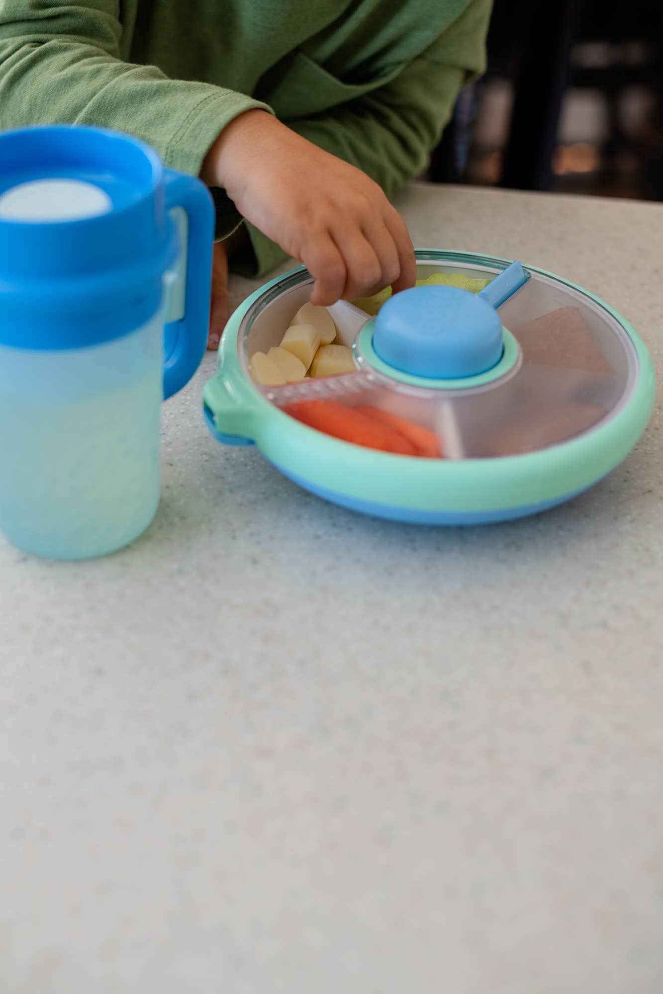 GoBe Kids Small Snack Spinner Flip, Travel Snack Box