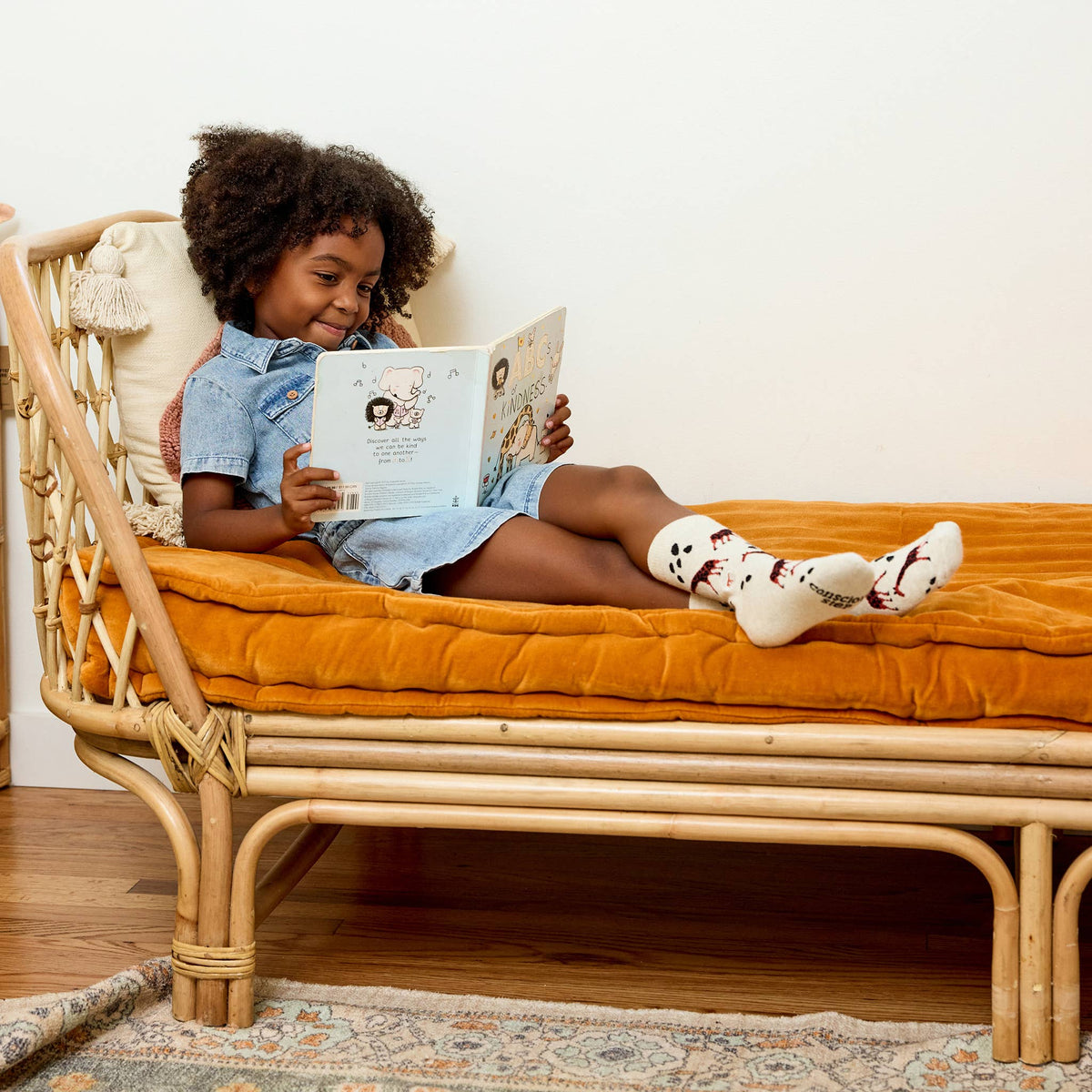 Kids Socks that Protect Giraffes | Organic Cotton Kids Socks