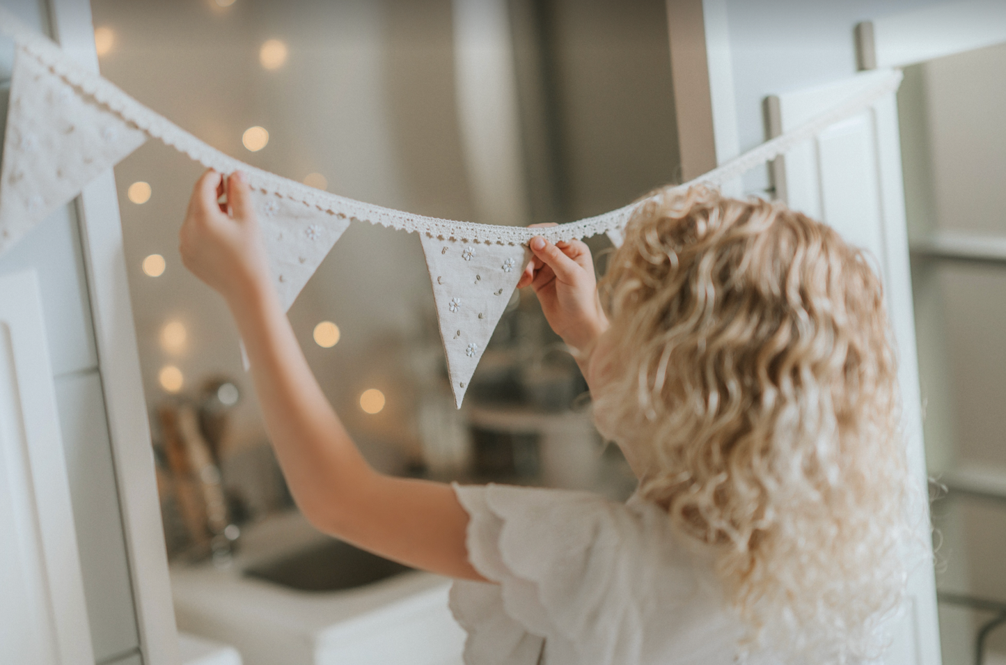 Embroidery Bunting Flag - Daisies