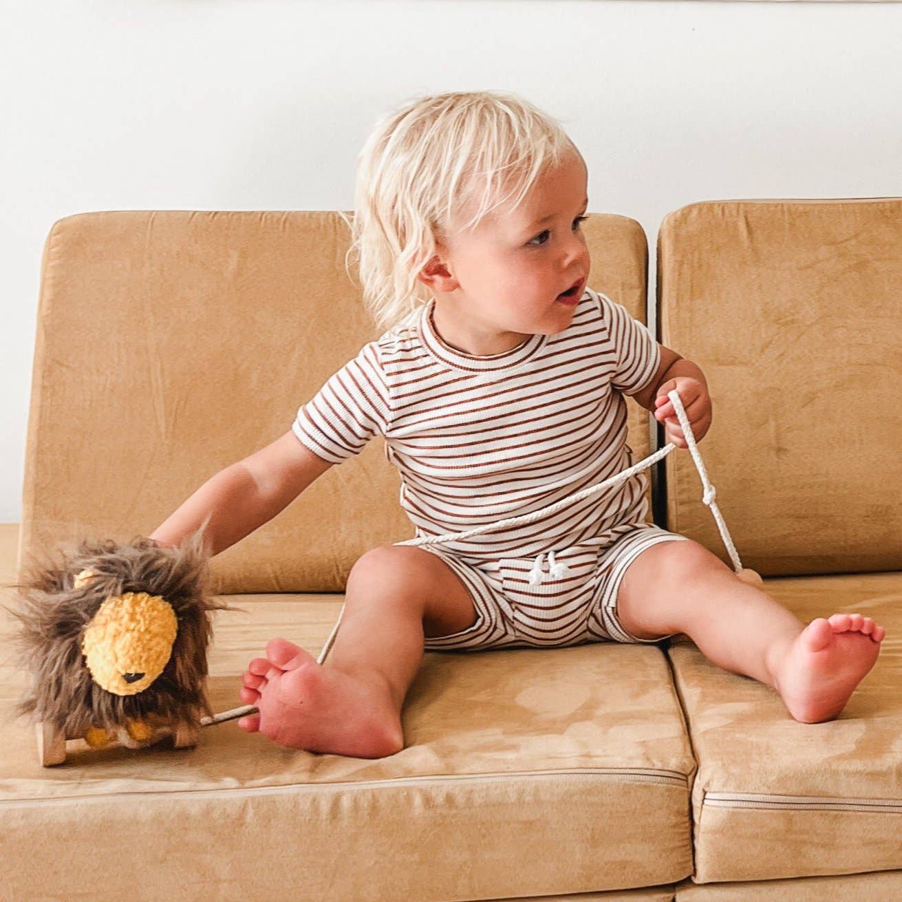 LEO // pull-along toys