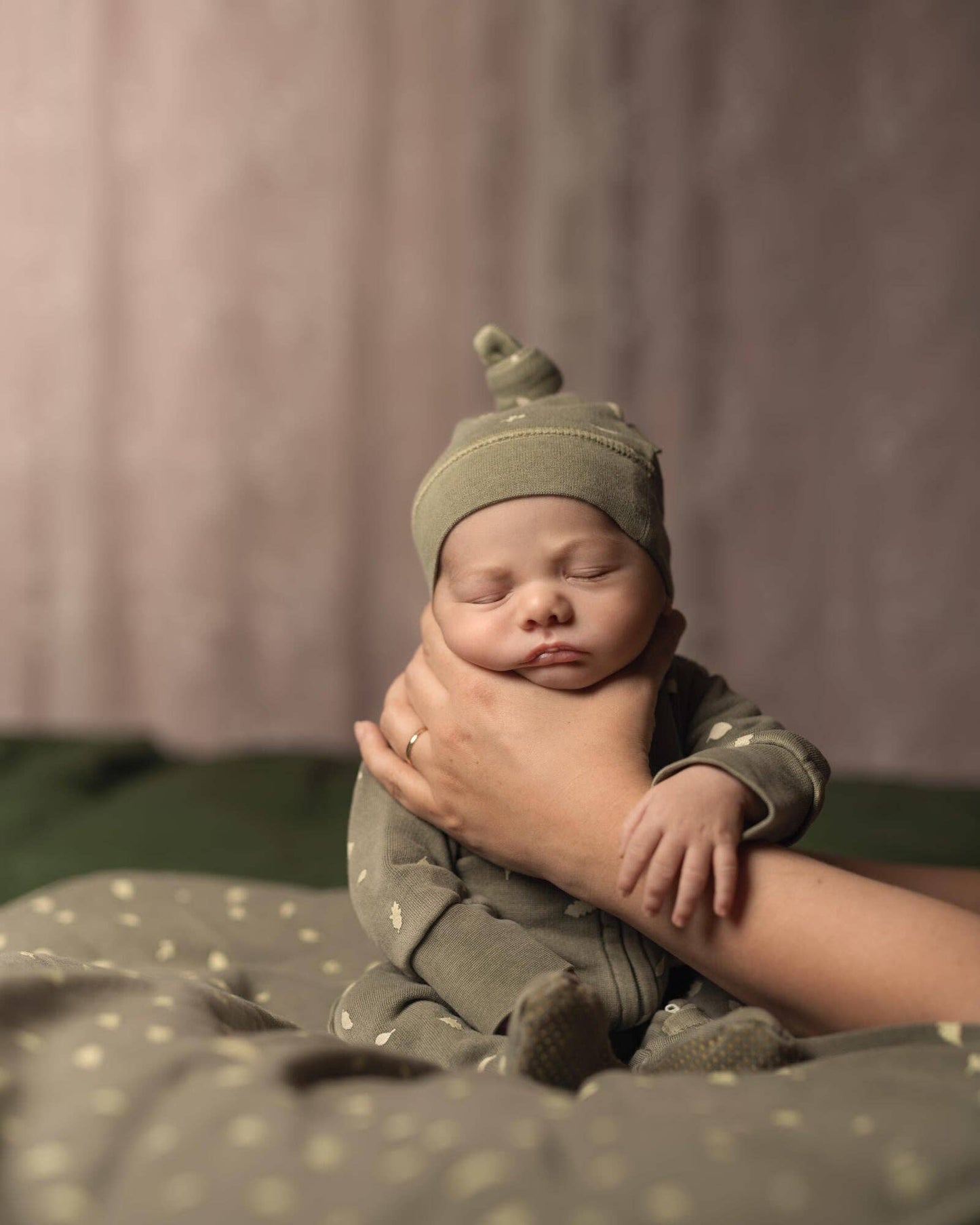 Organic Cozy Top-Knot Hat in Hunter Leaves