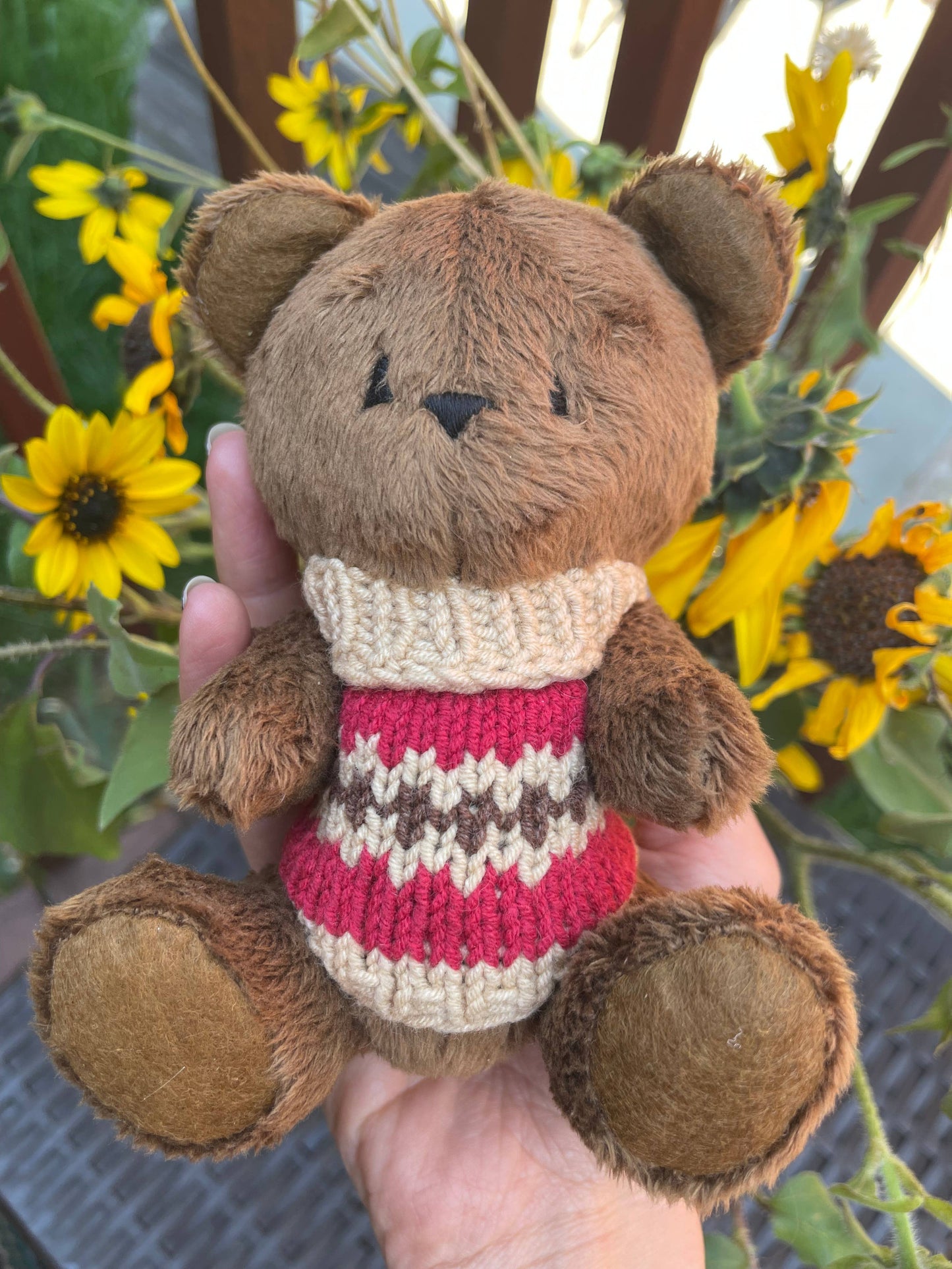 Teddy bear in sweater (assortment)