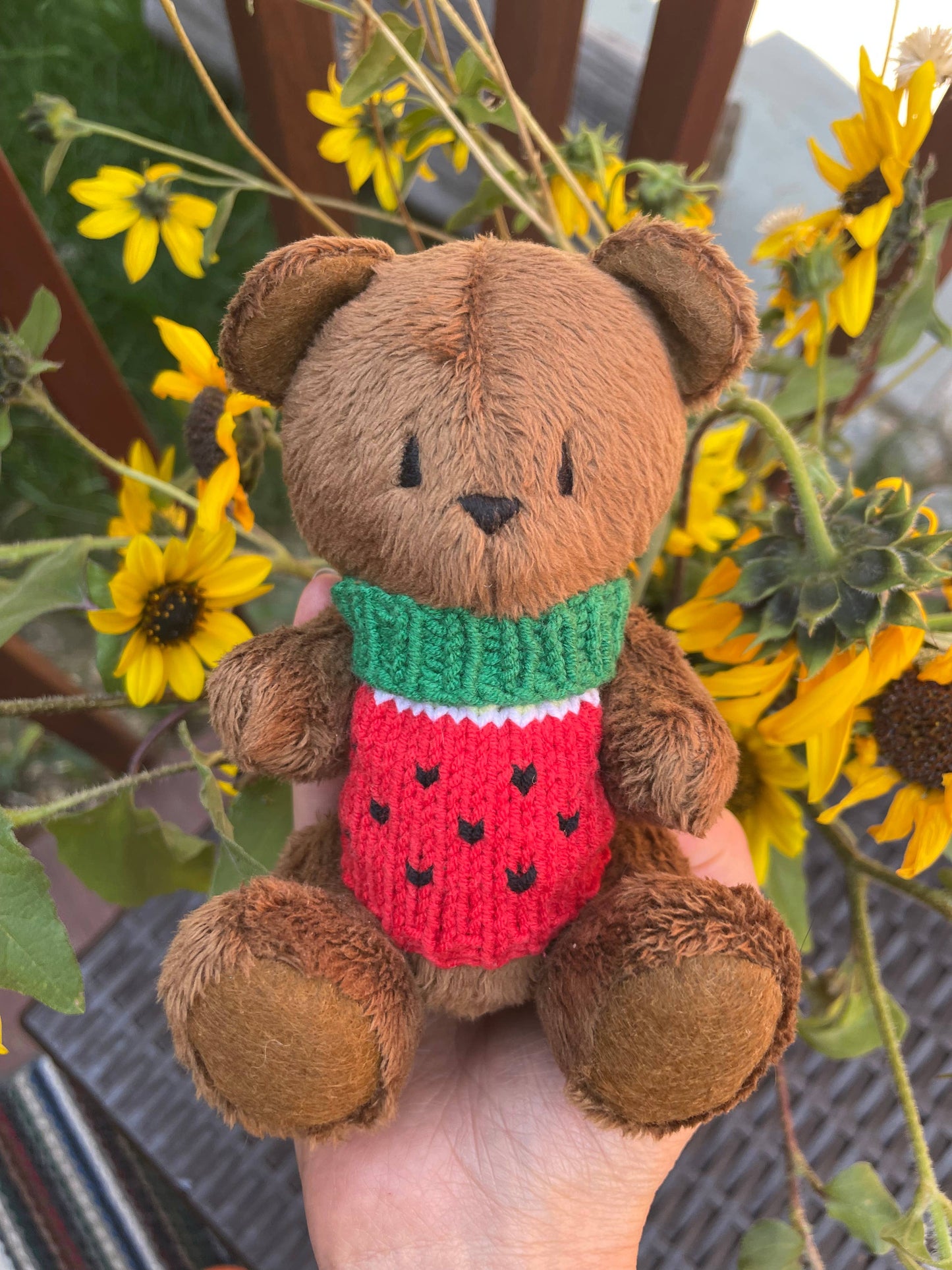 Teddy bear in sweater (assortment)